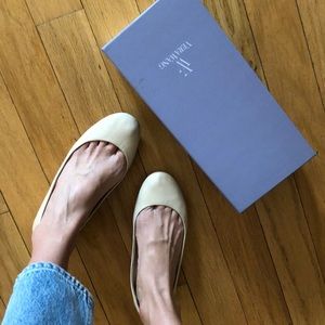 Vera Wang Nude Flats